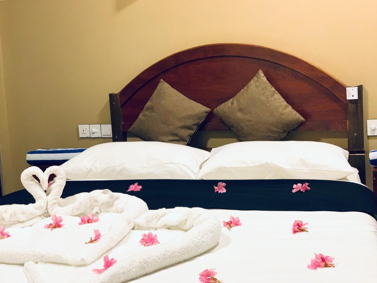 Hotel Ilaa Beach Maldives à Gulhi Extérieur photo