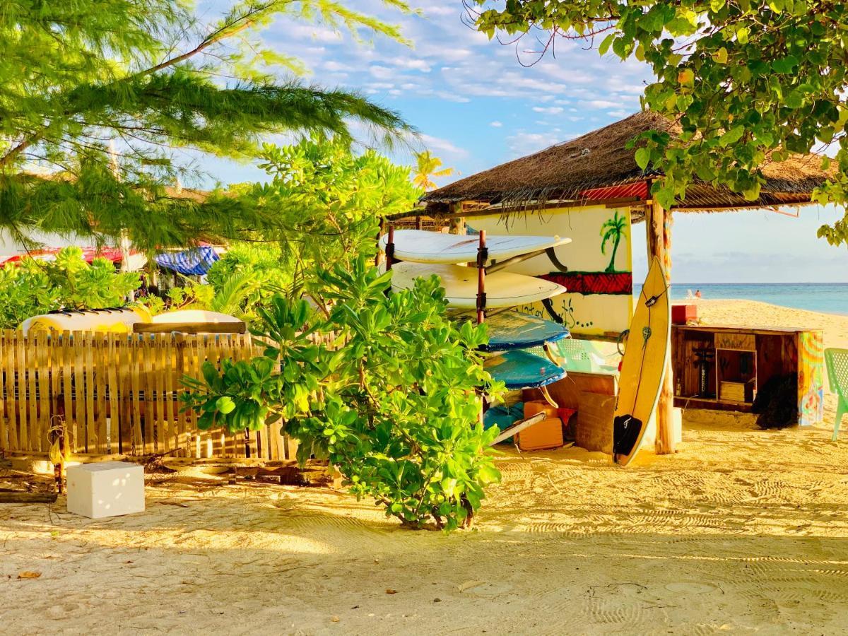 Hotel Ilaa Beach Maldives à Gulhi Extérieur photo