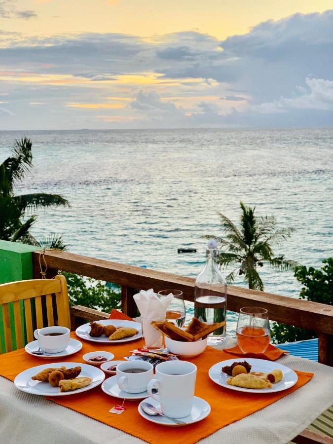 Hotel Ilaa Beach Maldives à Gulhi Extérieur photo